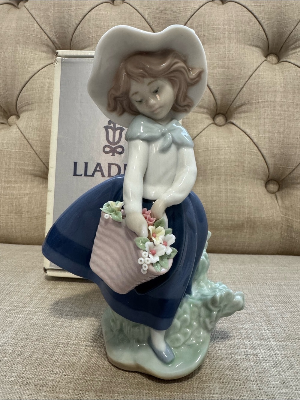 Vintage Lladro “Pretty Pickings” Porcelain Figurine (05222)